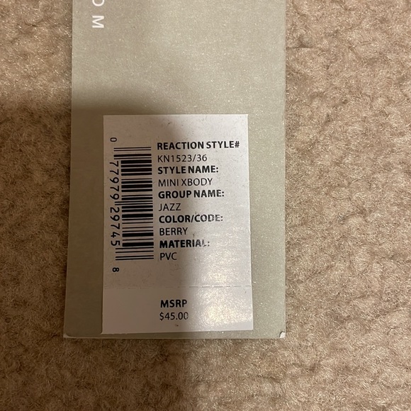 Kenneth Cole Reaction Crossbody Bag - Picture 8 of 8